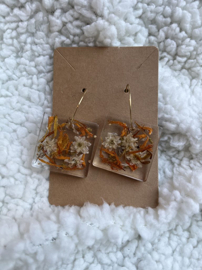Boucles d'oreilles de fleurs séchées