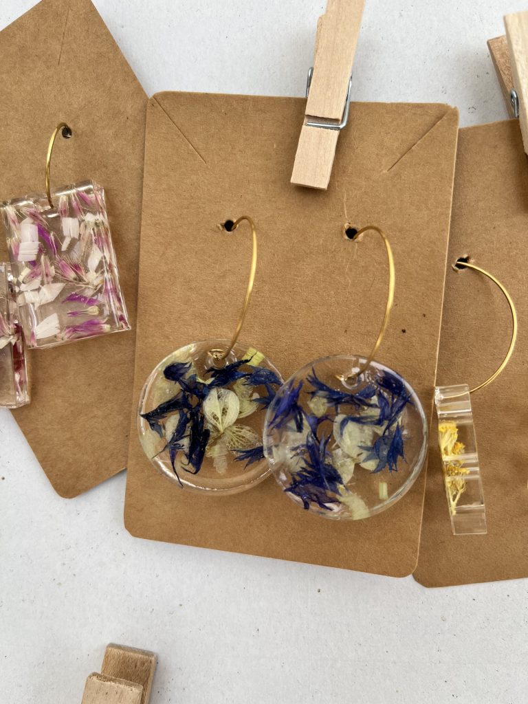 Boucles d'oreilles de fleurs séchées